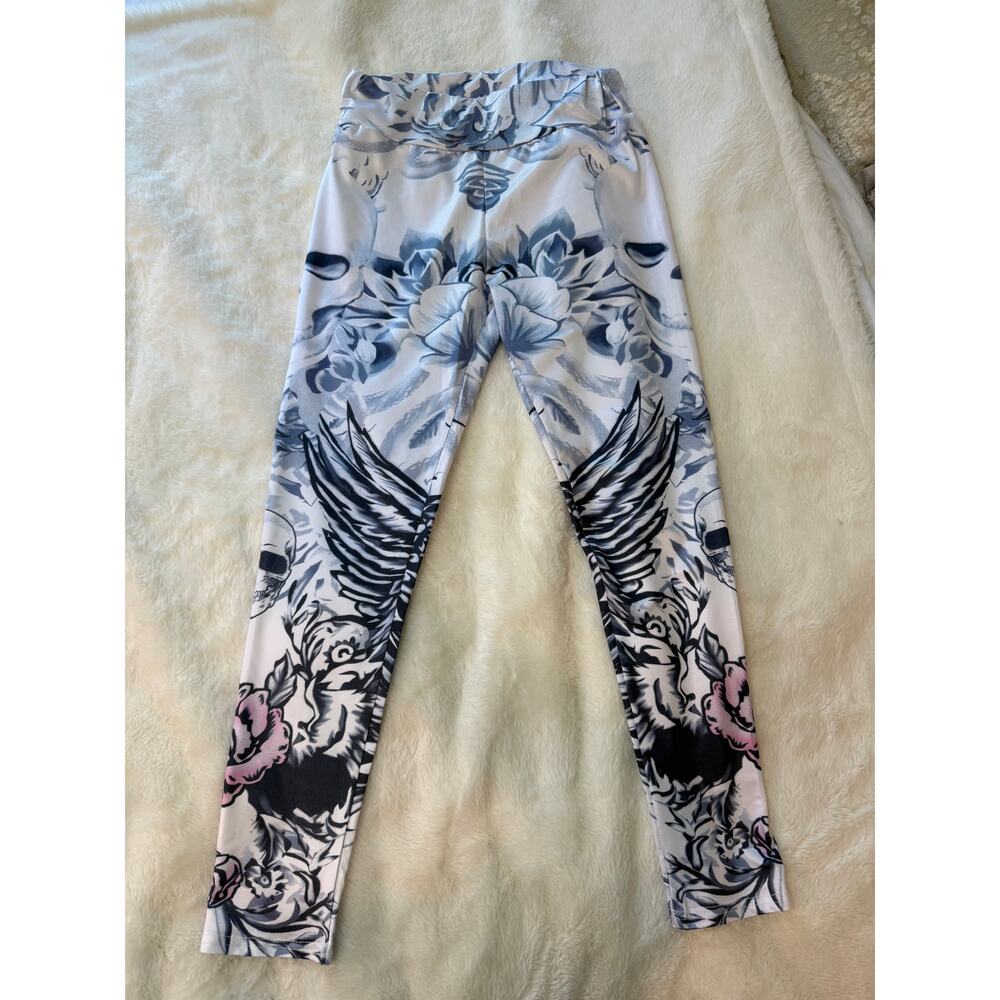 Gothic Style Leggings Featuring A Skull and Floral Design